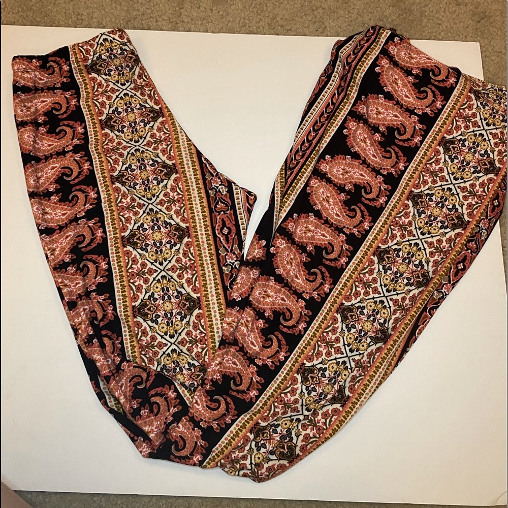 SOLD- Forever 21 fit and flare leggings